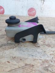 Бачок для тормозной жидкости TOYOTA VOXY AZR65 3 ракурс