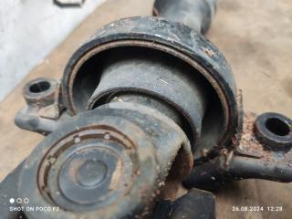 Карданный вал задний NISSAN FUGA KNY51 VQ37VHR 4 ракурс Карданный вал задний NISSAN FUGA KNY51 VQ37VHR 4 ракурс