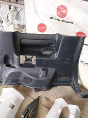 Обшивка багажника TOYOTA VOXY ZWR80 4 ракурс Обшивка багажника TOYOTA VOXY ZWR80 4 ракурс