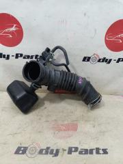 Патрубок воздушного фильтра TOYOTA RAV4 ACA31 2AZ 17880-28240 2 ракурс Патрубок воздушного фильтра TOYOTA RAV4 ACA31 2AZ 17880-28240 2 ракурс