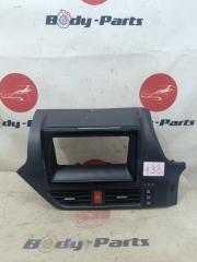 Консоль магнитофона TOYOTA NOAH ZWR80 55405-28800 1 ракурс