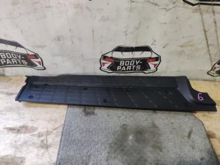 Порожек пластиковый правый задний TOYOTA NOAH ZWR80 6791728161 1 ракурс