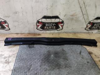 Накладка замка багажника TOYOTA NOAH ZWR80 67935-28100 2 ракурс