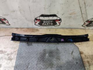 Накладка замка багажника TOYOTA NOAH ZWR80 67935-28100 3 ракурс