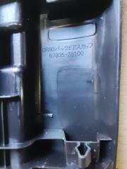 Накладка замка багажника TOYOTA NOAH ZWR80 67935-28100 4 ракурс