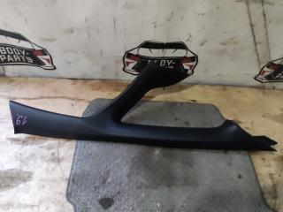 Пластик салона правый передний TOYOTA NOAH ZWR80 62210-28140 2 ракурс