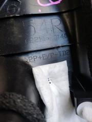 Пластик салона правый передний TOYOTA NOAH ZWR80 62210-28140 4 ракурс