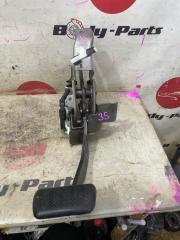 Педаль тормоза TOYOTA NOAH ZWR80 1 ракурс