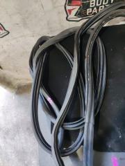 Уплотнительная резинка MAZDA DEMIO DY3W 2 ракурс