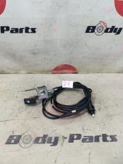 Тросик лючка бака SUBARU FORESTER SG5 1 ракурс Тросик лючка бака SUBARU FORESTER SG5 1 ракурс