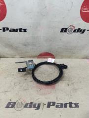 Тросик лючка бака SUBARU FORESTER SG5 1 ракурс Тросик лючка бака SUBARU FORESTER SG5 1 ракурс