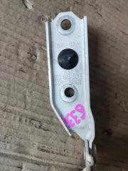 Петля капота VOLKSWAGEN POLO 9N 6Q0 823 301B 2 ракурс