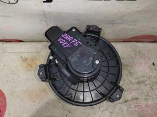 Мотор печки передний TOYOTA NOAH ZRR75 3ZRFE 2 ракурс Мотор печки передний TOYOTA NOAH ZRR75 3ZRFE 2 ракурс