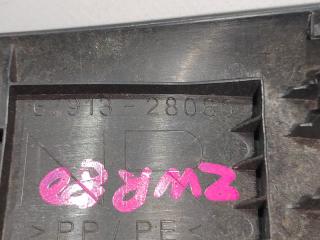 Порожек пластиковый правый передний TOYOTA VOXY ZWR80 2ZR-FXE 6791328080 5 ракурс