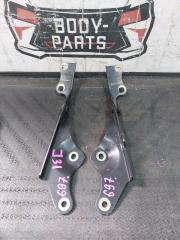 Петля капота NISSAN TEANA J31 1 ракурс Петля капота NISSAN TEANA J31 1 ракурс
