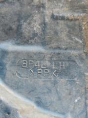Подкрылок левый передний MAZDA AXELA BKEP BP4L 2 ракурс