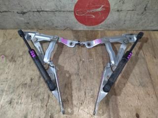 Петля капота MAZDA AXELA BK5P ZY 1 ракурс Петля капота MAZDA AXELA BK5P ZY 1 ракурс