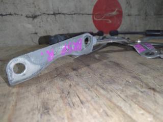 Петля капота MAZDA AXELA BK5P ZY 4 ракурс Петля капота MAZDA AXELA BK5P ZY 4 ракурс