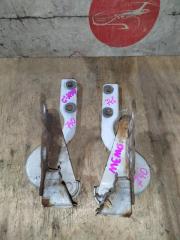 Петля капота MAZDA DEMIO DW3W B3 1 ракурс Петля капота MAZDA DEMIO DW3W B3 1 ракурс