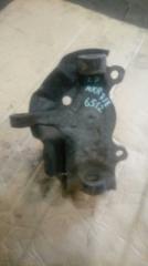 Поворотный кулак передний правый Isuzu Elf 1998