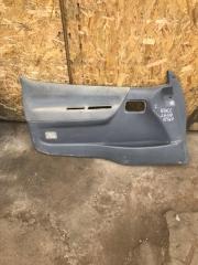 Обшивка двери левая Toyota Hiace 2004