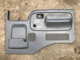 Обшивка двери правая Nissan Atlas 1999