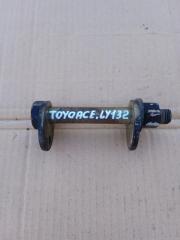 Болт рычага Toyota ToyoAce 2000