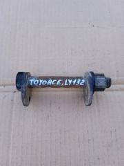 Болт рычага Toyota ToyoAce 2000