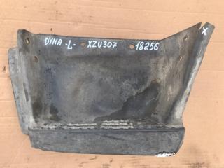 Подножка передняя левая toyota Dyna 2001
