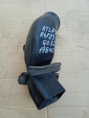 Патрубок воздухозаборника nissan Atlas 1997 R4F23 QD32 16575-2T301 Б/У