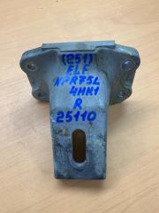 Крепление двигателя переднее правое Isuzu Elf 2007