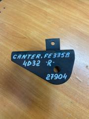 Кронштейн рессоры передний правый Mitsubishi Canter 1995