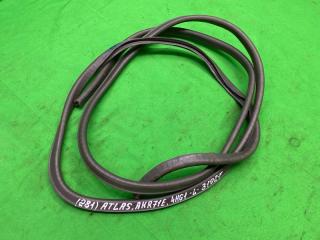 Запчасть уплотнитель дверного проема левый Nissan Atlas 2000