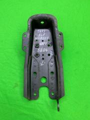 Крепление амортизатора переднее левое Isuzu Elf 1997