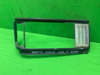 Рамка фары правая Nissan Vanette 1989