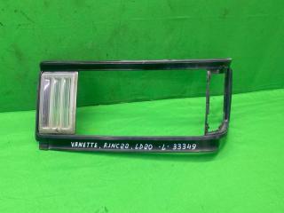 Рамка фары левая Nissan Vanette 1989