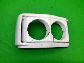 Рамка фары правая Nissan Atlas 1991