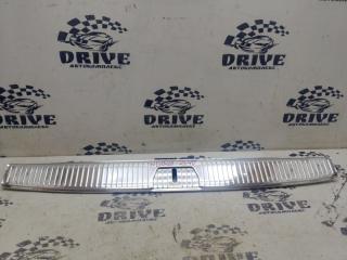 Запчасть накладка замка багажника задняя Mercedes-Benz E-Class