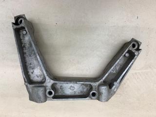 Запчасть кронштейн двигателя правый Land Rover Freelander 1998-2006