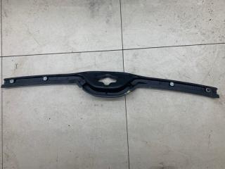 Запчасть накладка замка багажника Ford focus 1 2004