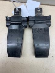 Ограничитель двери левый Skoda Rapid 2016