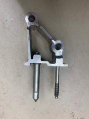 Фото запчасти кронштейн усилителя торпедо Volkswagen Jetta 2013 Б/У запчасть Запчасть кронштейн усилителя торпедо Volkswagen Jetta 2013