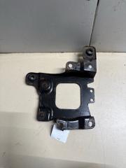 Фото запчасти крепление аккумулятора Ford focus 2 2006 Б/У запчасть Запчасть крепление аккумулятора Ford focus 2 2006