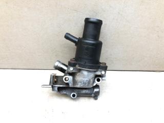 Фото запчасти корпус термостата Renault Logan 2007 Б/У запчасть Запчасть корпус термостата Renault Logan 2007