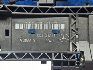Кронштейн ручки двери левый C W204 Кронштейн ручки двери левый C W204