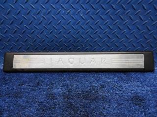 Запчасть накладка порога передняя правая Jaguar XF