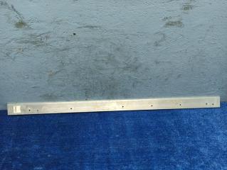 Запчасть кронштейн порога левый Jaguar XJ