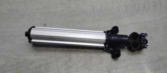 Форсунка омывателя правая VOLVO S60
