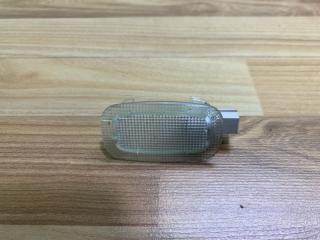 Запчасть плафон освещения багажника Mercedes C