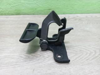 Запчасть крюк замка капота Mercedes ML